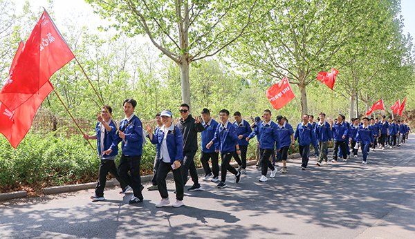 队伍行进.jpg